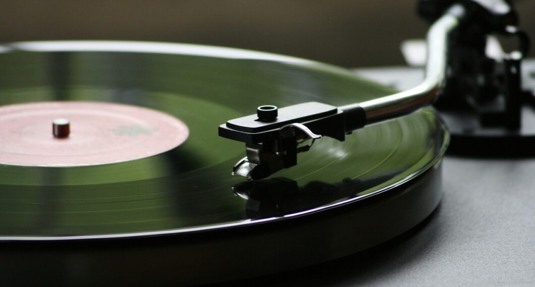 turntable-vinyl-sound-1328823