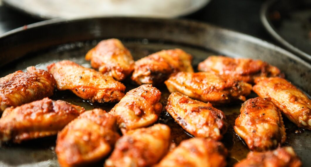 chicken-wings-secret-iron-plates-2210462
