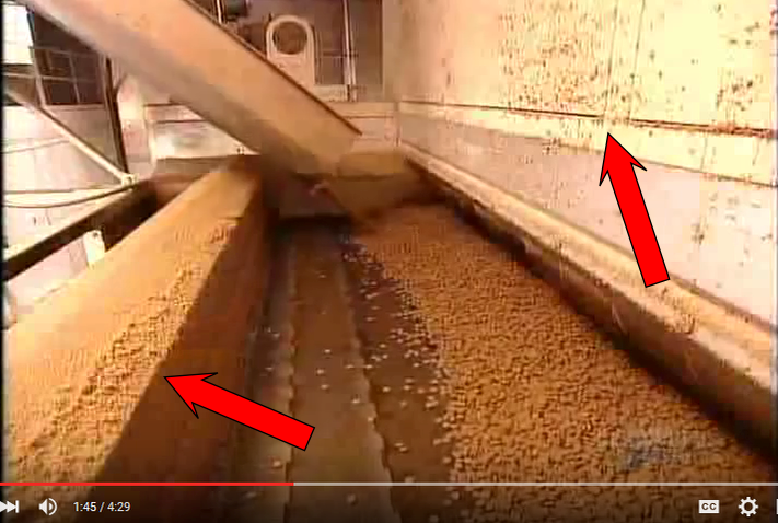 dust on the left, filth on the right side of the extruder