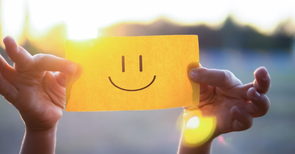 a smiley face sticky note