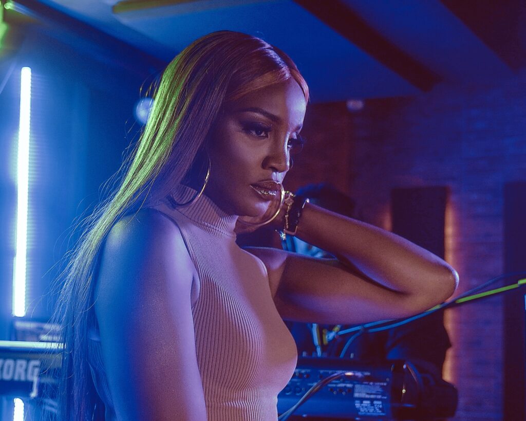 Nigerian Artist: Seyi Shay