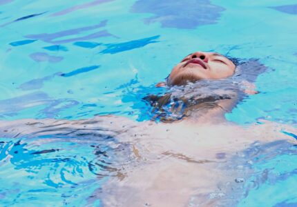 floating-pool-swimming-7479344