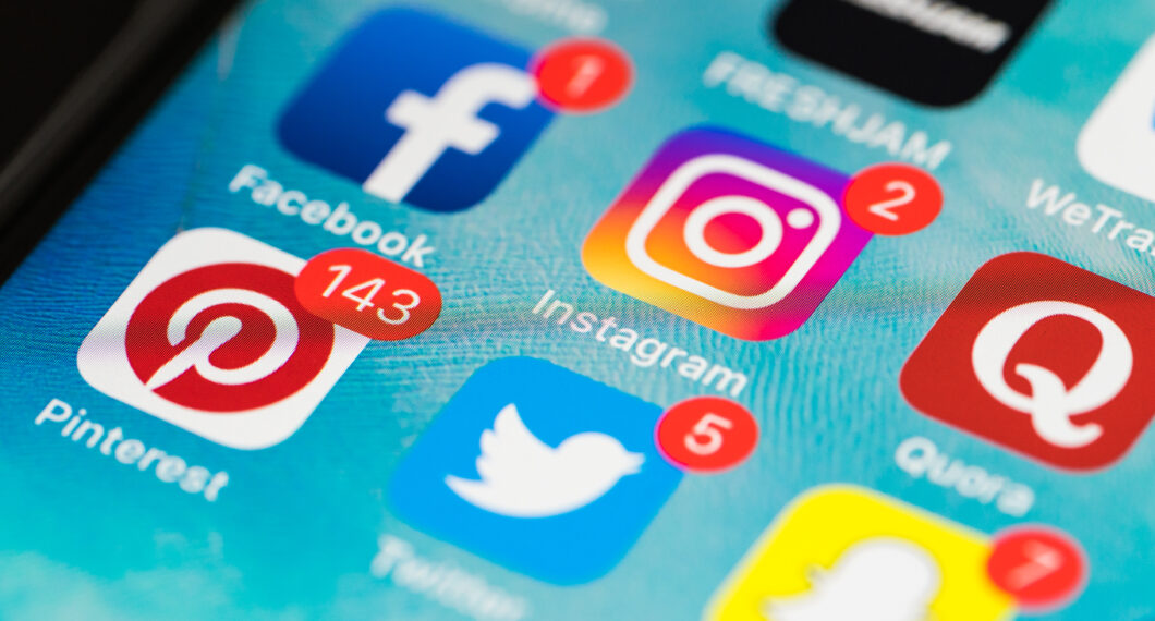 how-social-media-affects-communication