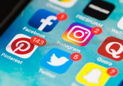 how-social-media-affects-communication