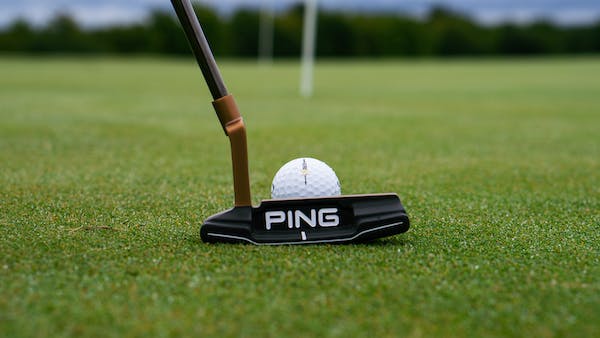 putter club on the green