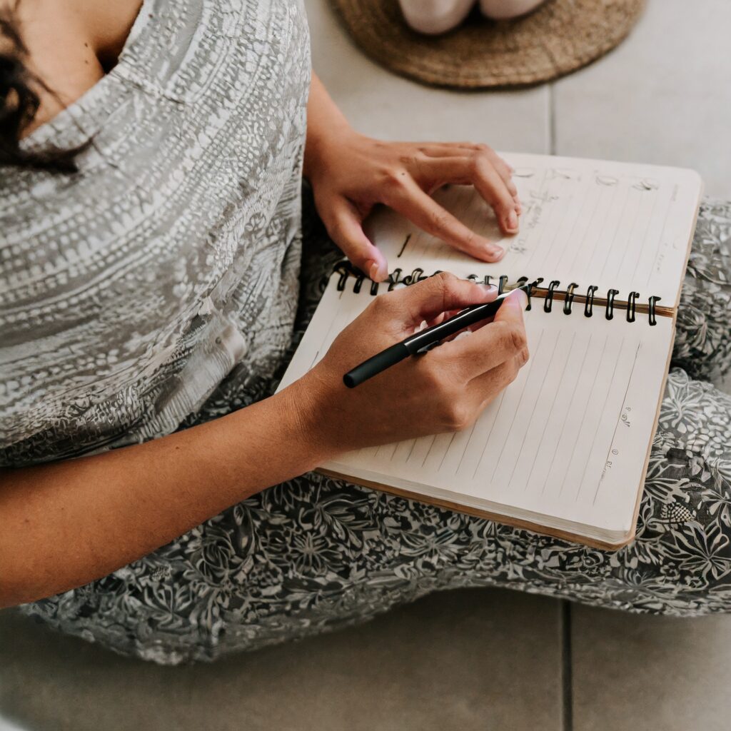 Journal prompts for mental health helping a woman to write in her journal