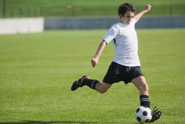 how to kick a soccer ball with power