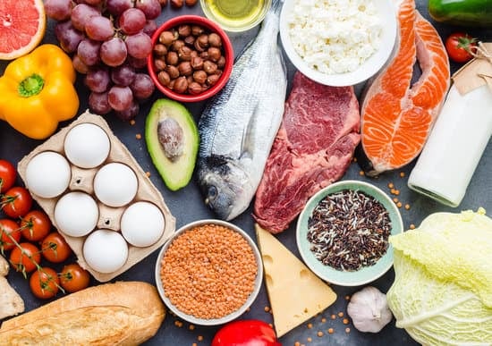 Healthy fats, proteins and unprocessed foods
